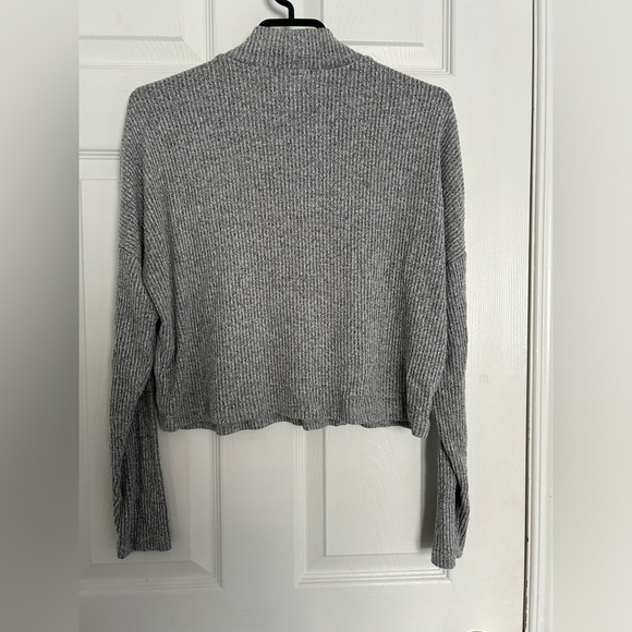 Cropped Mock Neck Ribbed Turtleneck - Picture 2 of 5